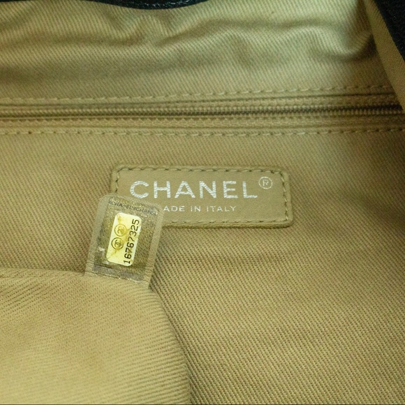 Chanel Black Calf Leather Shoulder Bag - Picture 7 of 7